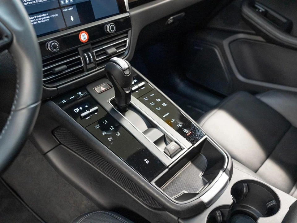 2026 Porsche Macan Electric - Image 22 of 29