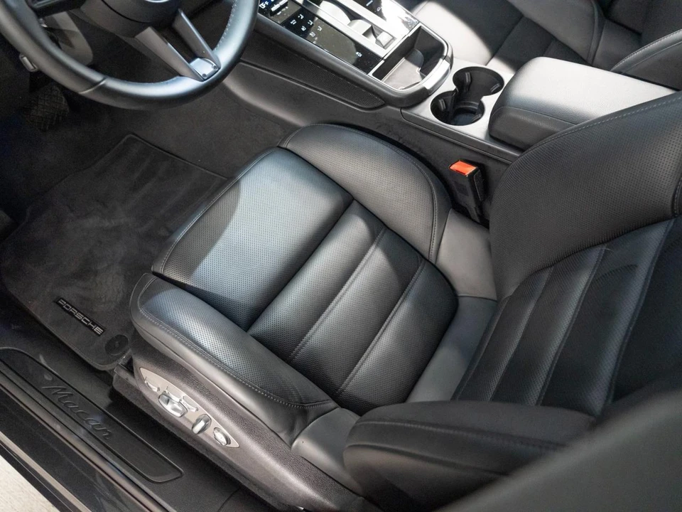 2026 Porsche Macan Electric - Image 14 of 29
