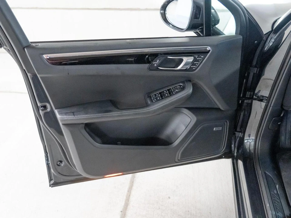 2026 Porsche Macan Electric - Image 16 of 29