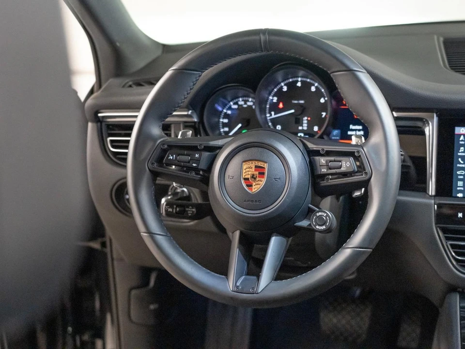 2026 Porsche Macan Electric - Image 27 of 29