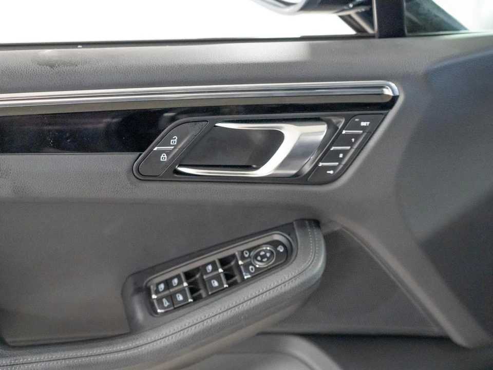 2026 Porsche Macan Electric - Image 17 of 29