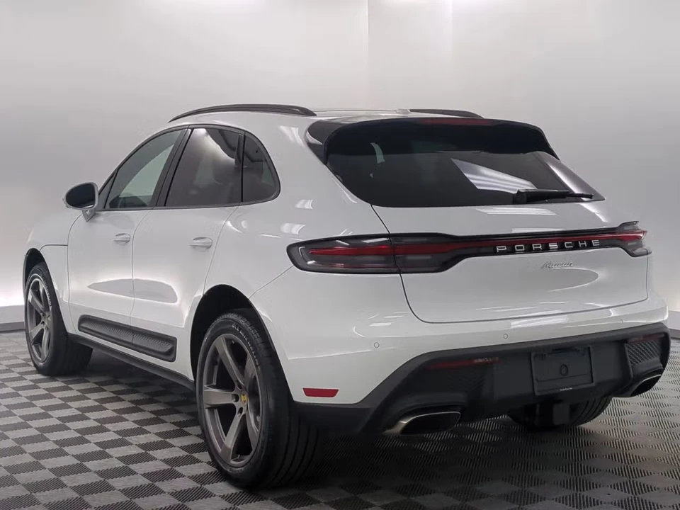 2026 Porsche Macan - Image 20 of 31