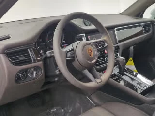 2026 Porsche Macan - Image 25 of 31