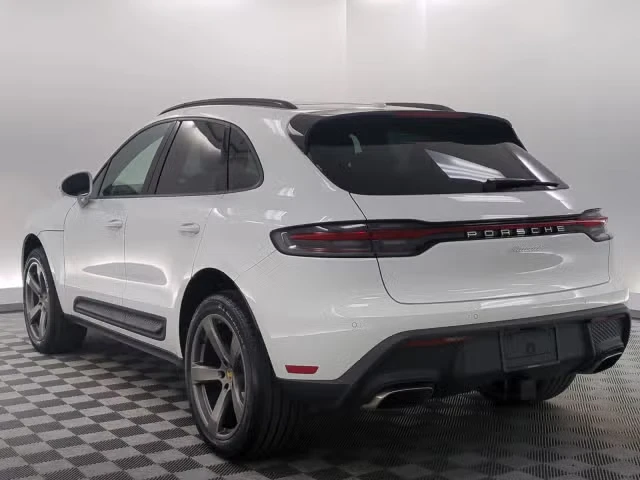2026 Porsche Macan - Image 18 of 31