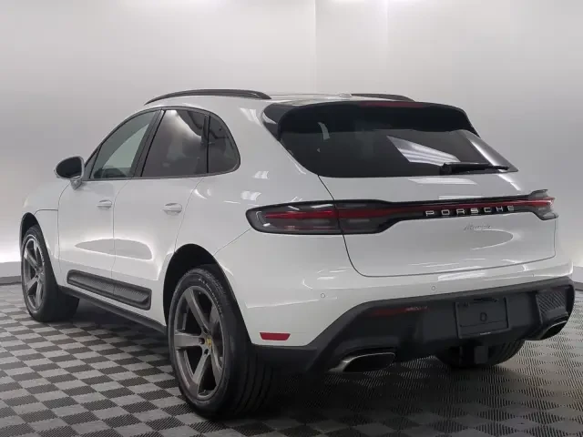 2026 Porsche Macan - Image 22 of 31