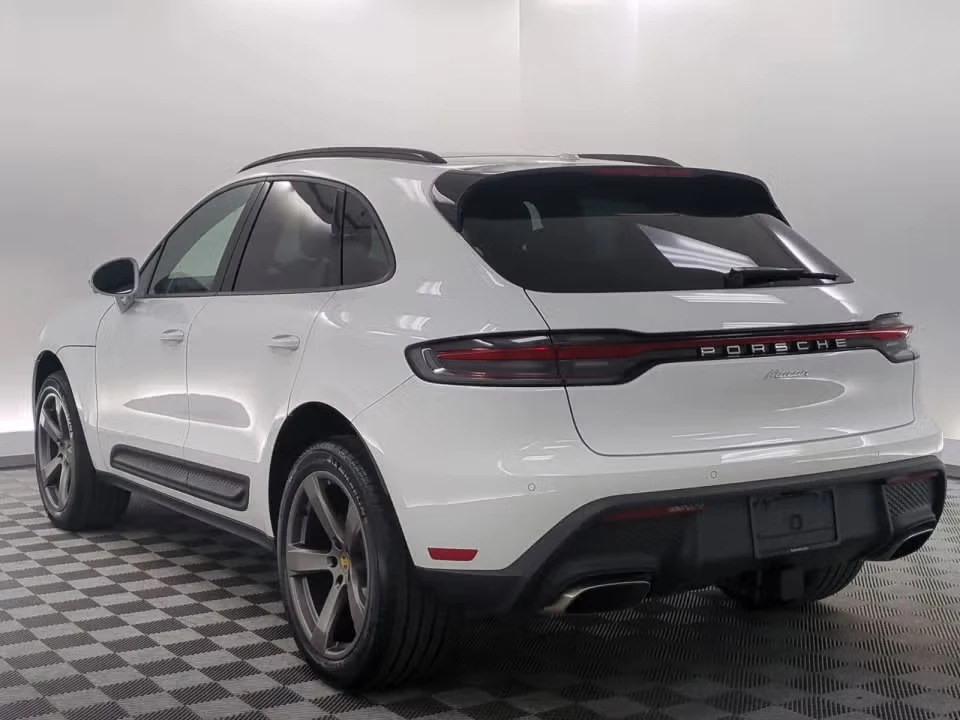 2026 Porsche Macan - Image 19 of 31