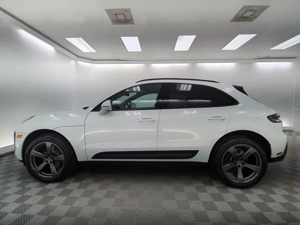 2026 Porsche Macan - Image 11 of 31