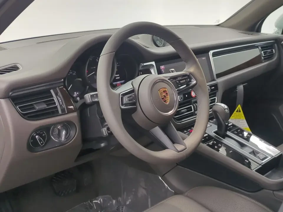 2026 Porsche Macan - Image 31 of 31