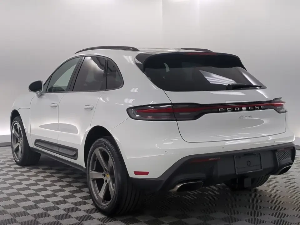 2026 Porsche Macan - Image 23 of 31