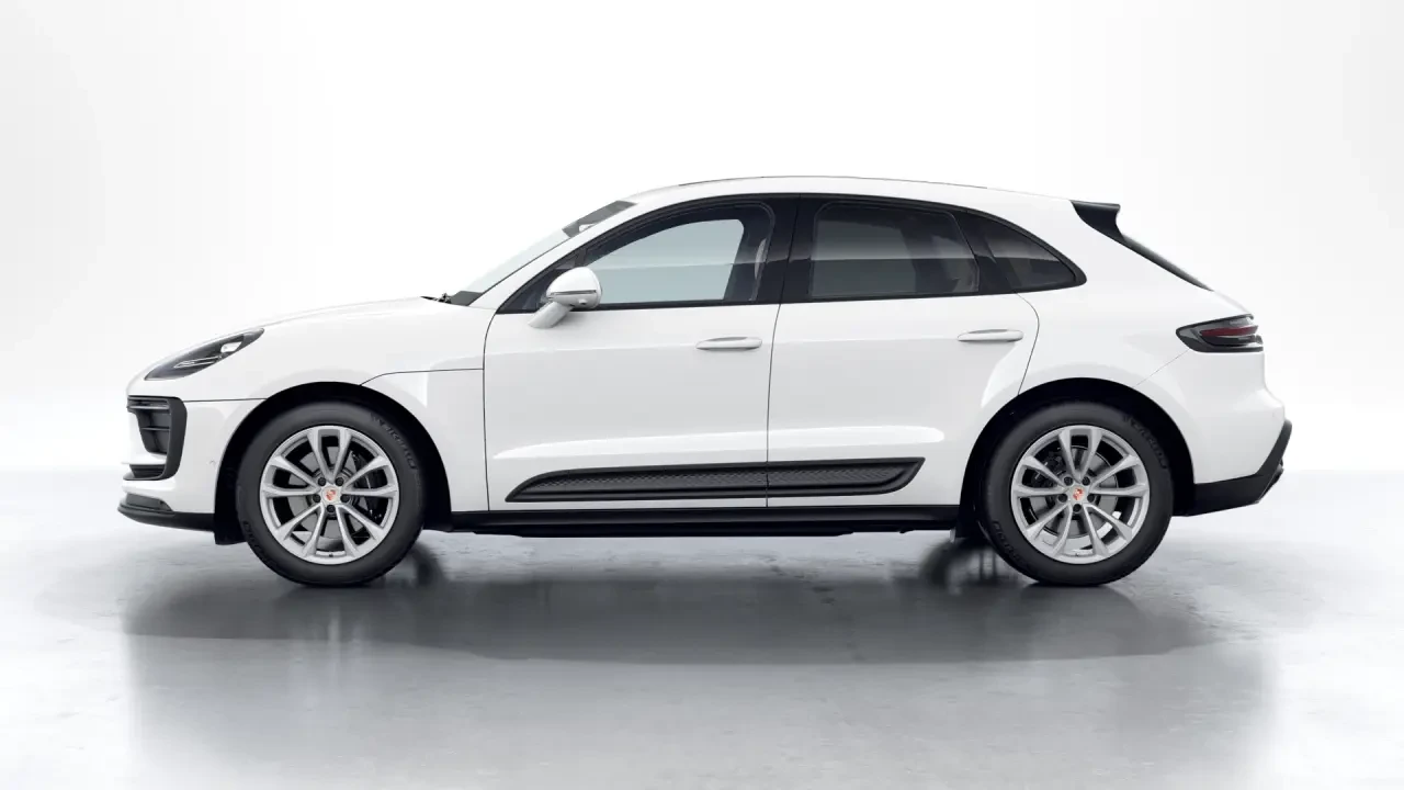2026 Porsche Macan - Image 16 of 31