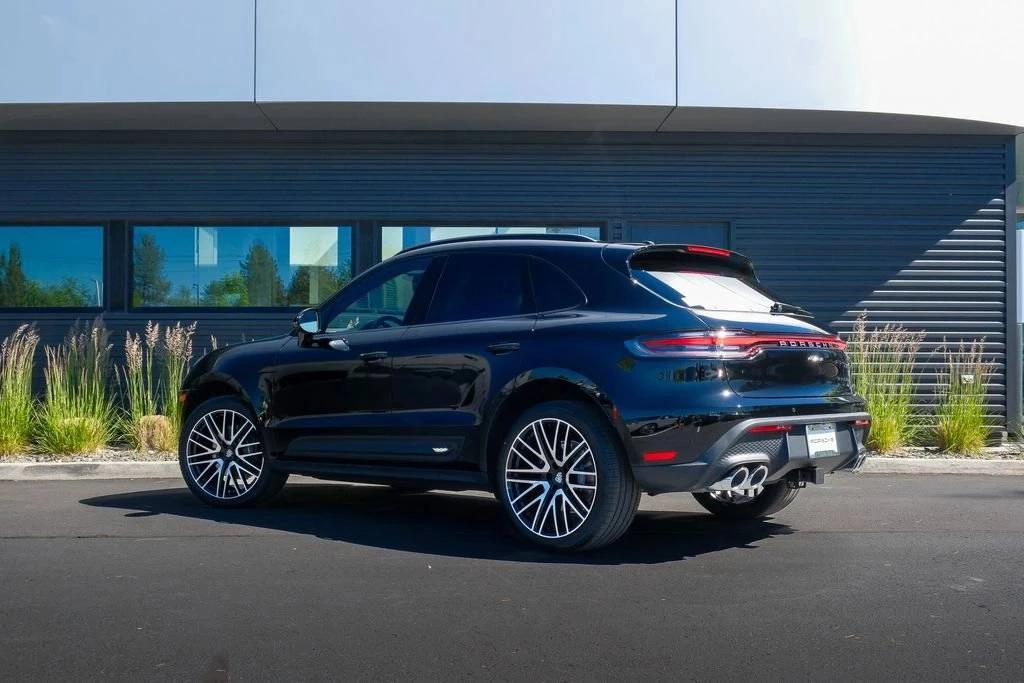 2026 Porsche Macan Electric - Image 3 of 5