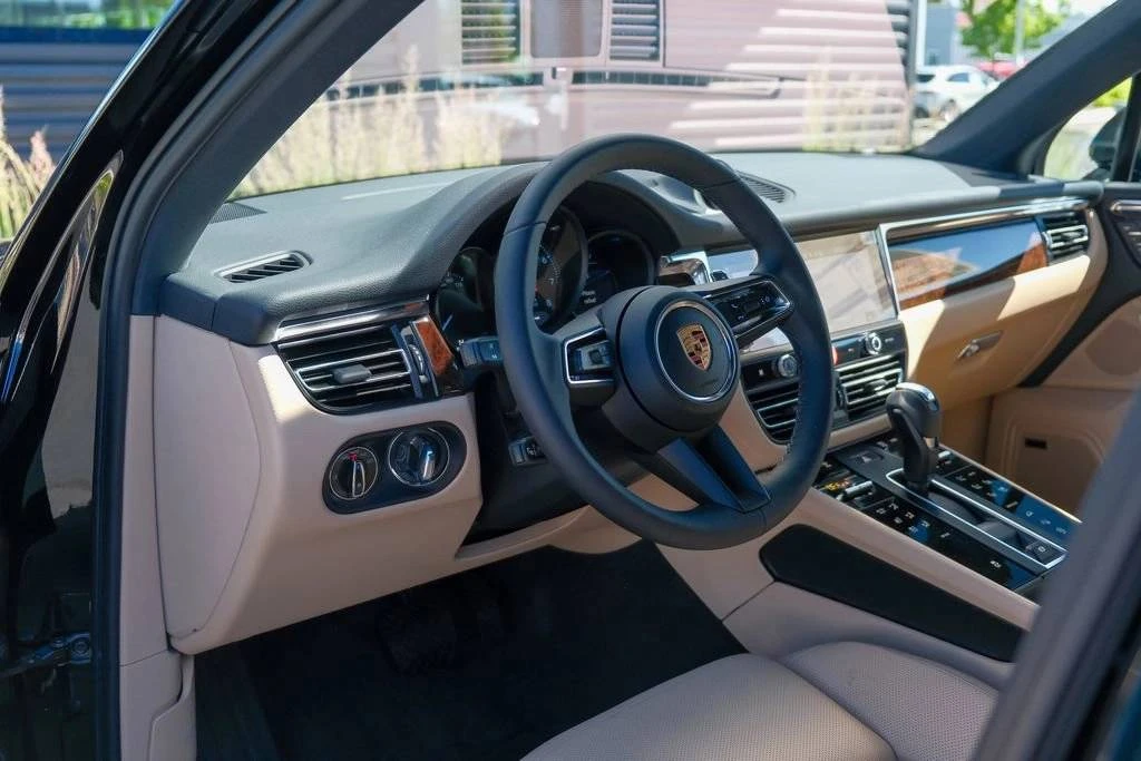 2026 Porsche Macan Electric - Image 4 of 5