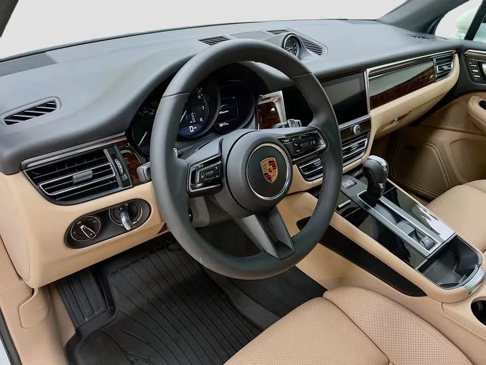 2026 Porsche Macan Electric - Image 27 of 31