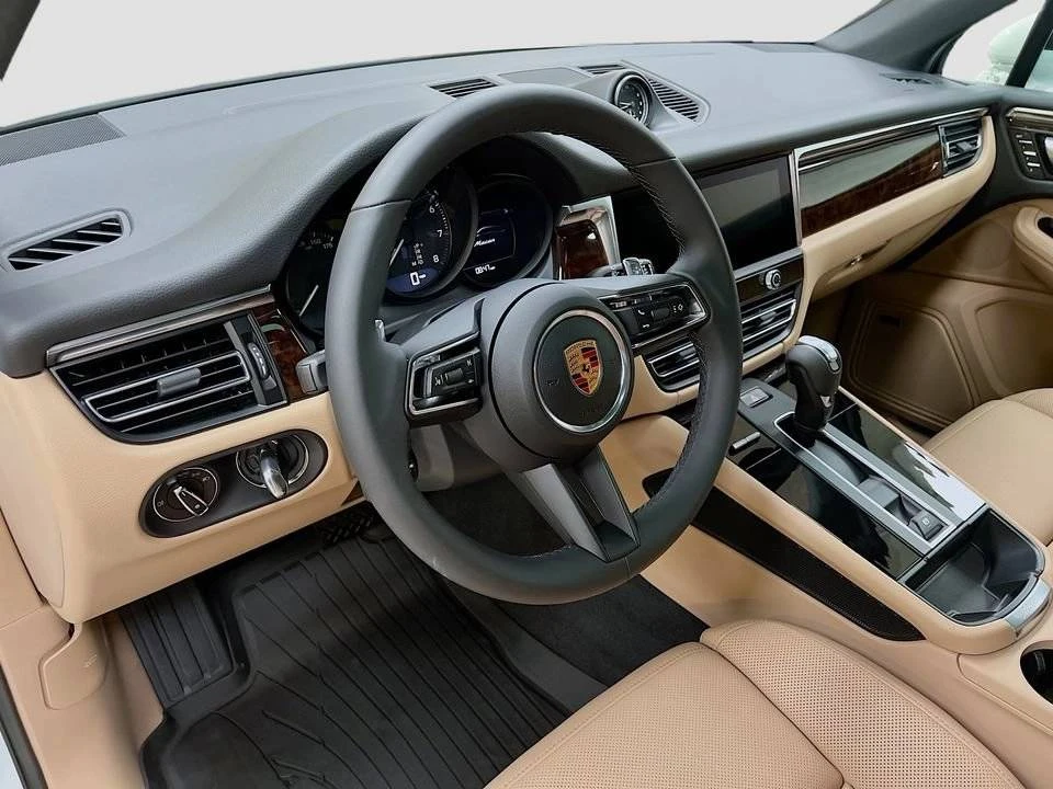 2026 Porsche Macan Electric - Image 4 of 5