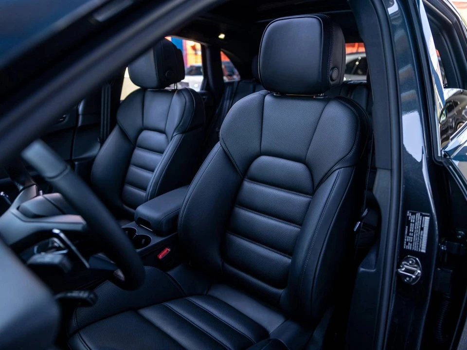 2026 Porsche Macan Electric - Image 5 of 5