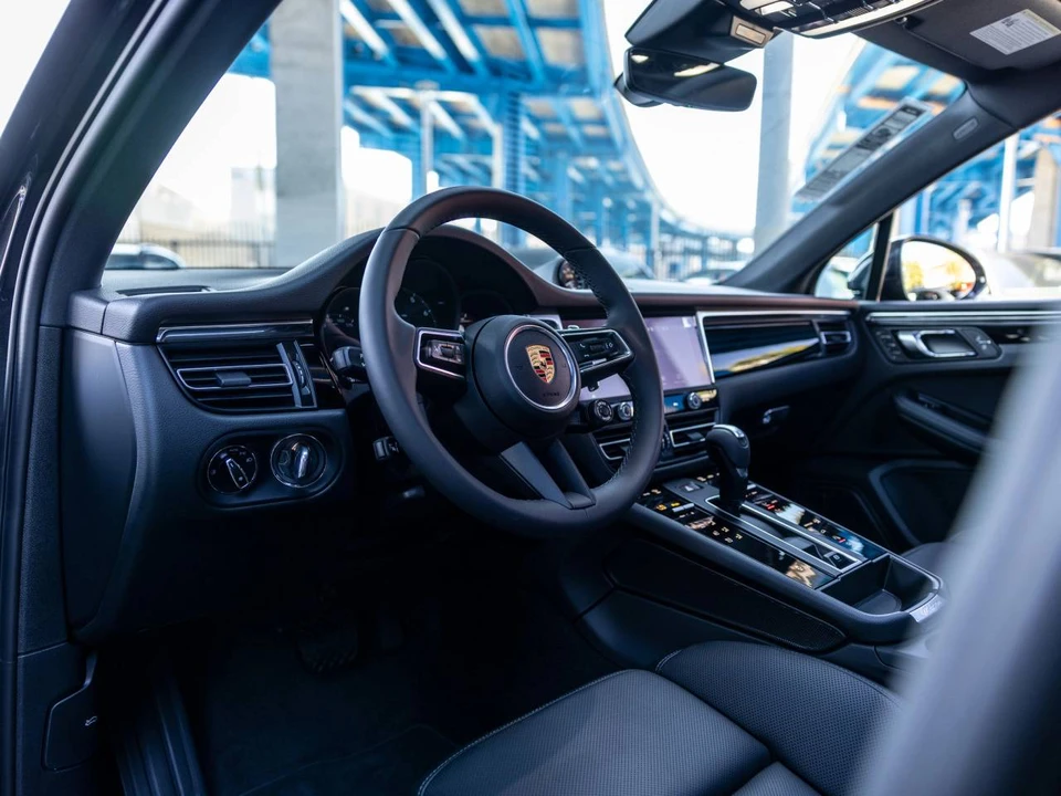 2026 Porsche Macan Electric - Image 4 of 5