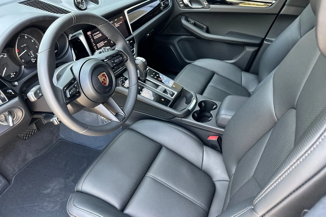 2026 Porsche Macan Electric - Image 4 of 31