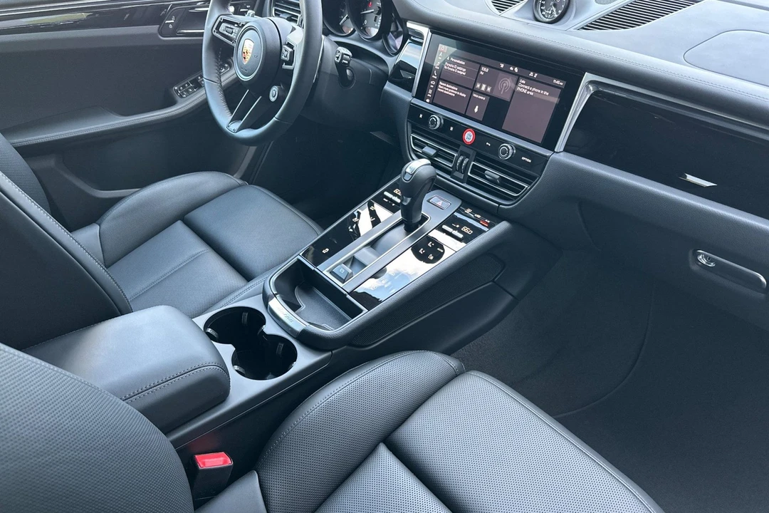 2026 Porsche Macan Electric - Image 18 of 31