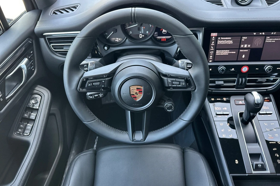 2026 Porsche Macan Electric - Image 16 of 31