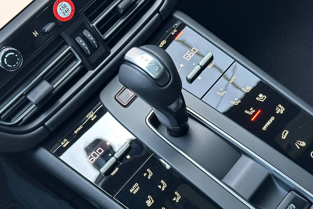 2026 Porsche Macan Electric - Image 28 of 31