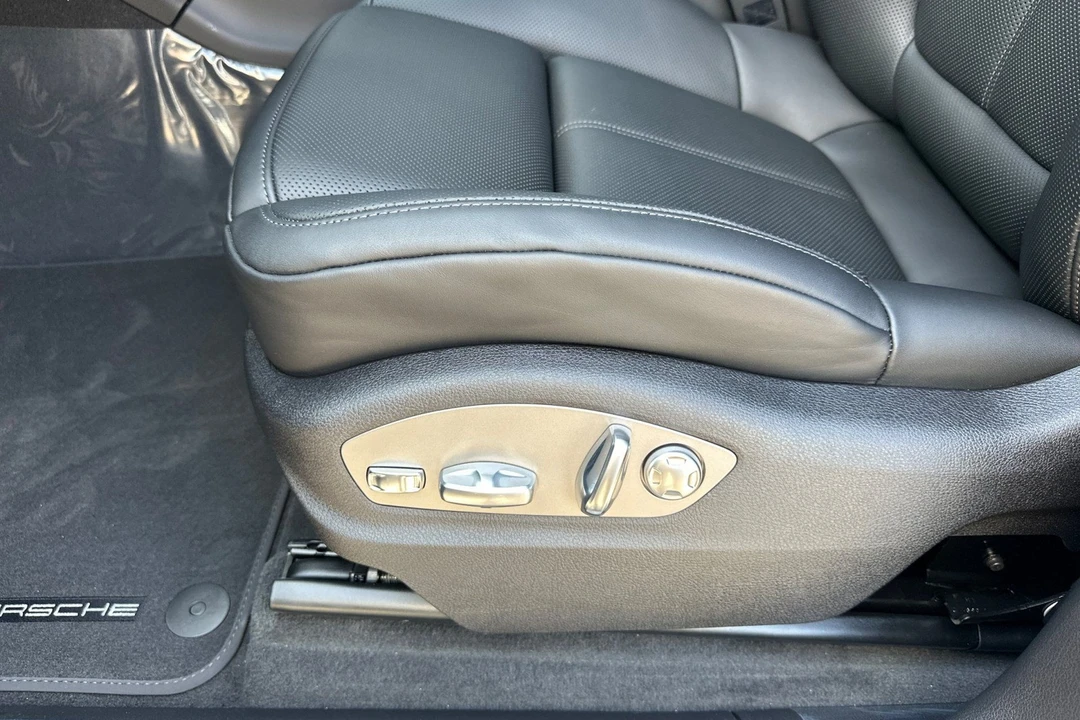2026 Porsche Macan Electric - Image 14 of 31