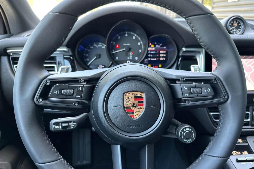 2026 Porsche Macan Electric - Image 29 of 31