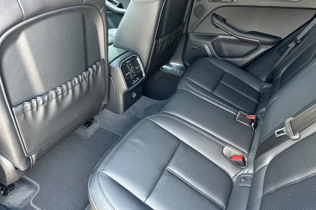 2026 Porsche Macan Electric - Image 15 of 31