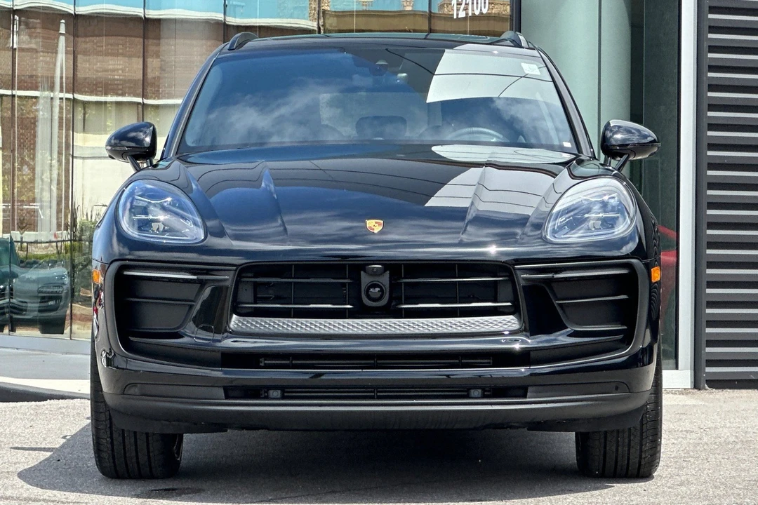 2026 Porsche Macan Electric - Image 11 of 31
