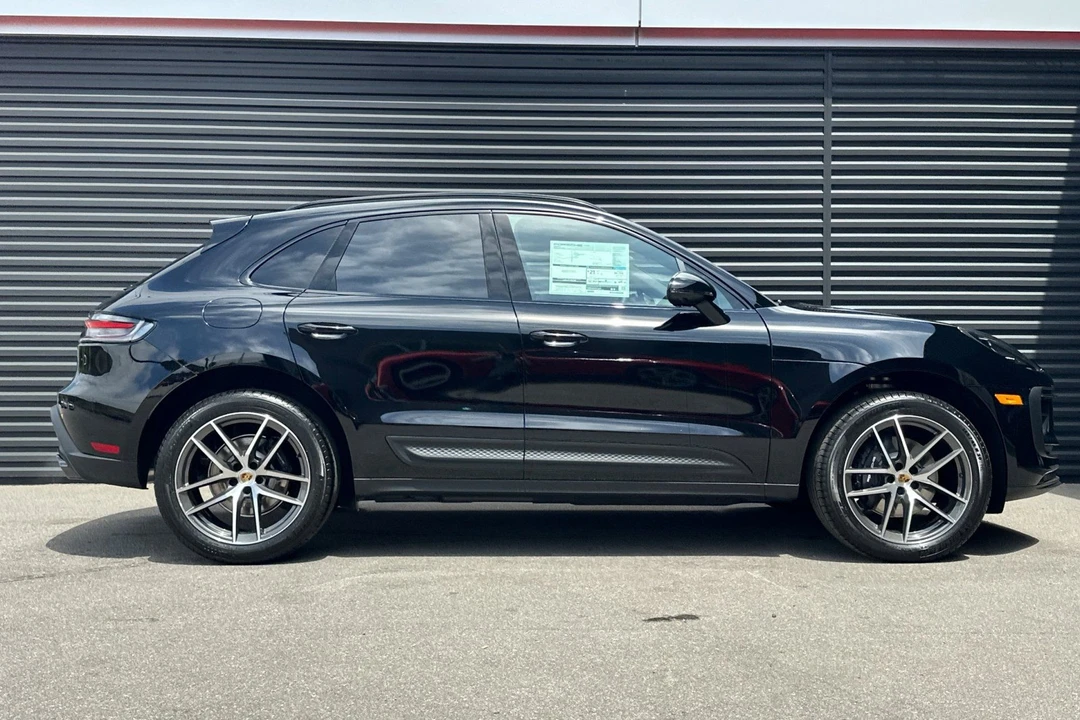 2026 Porsche Macan Electric - Image 9 of 31