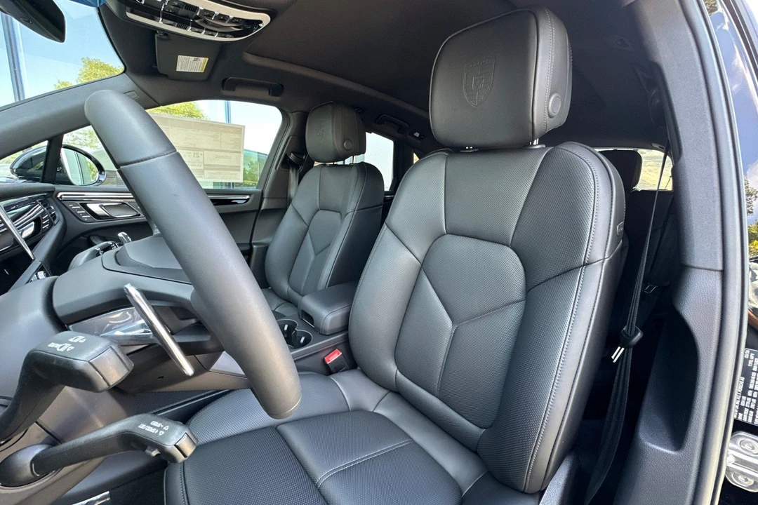 2026 Porsche Macan Electric - Image 5 of 31