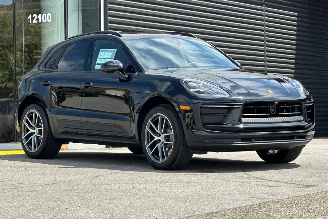 2026 Porsche Macan Electric - Image 10 of 31