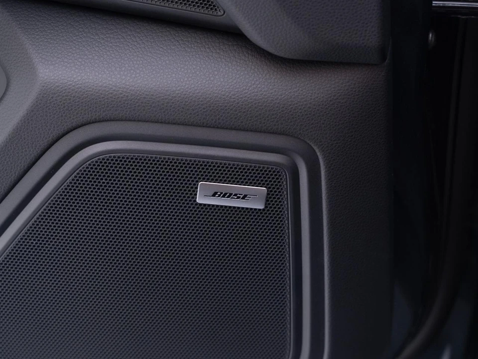 2026 Porsche Macan - Image 22 of 31