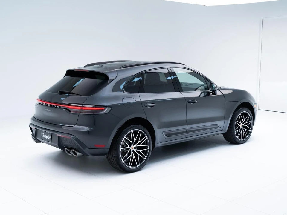 2026 Porsche Macan - Image 9 of 31