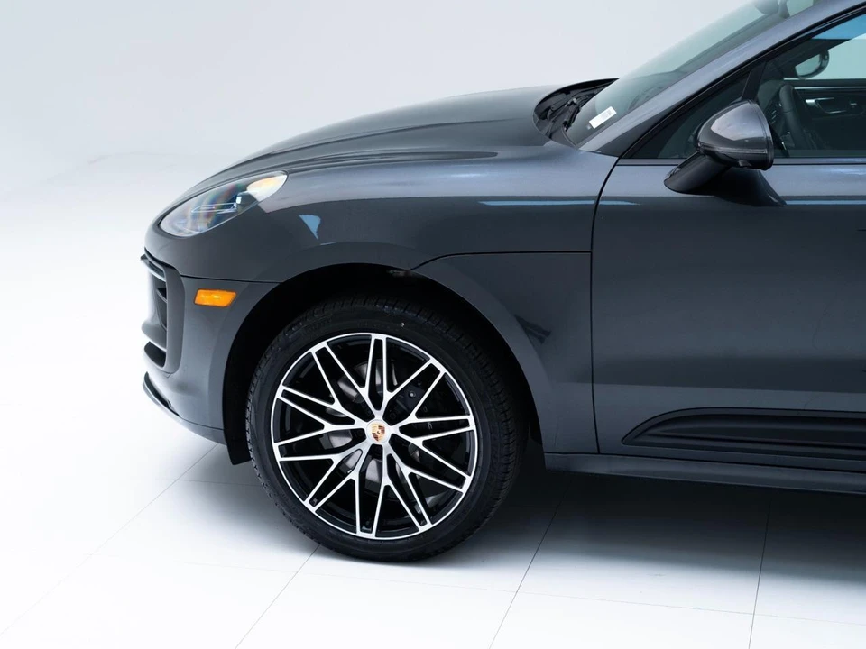 2026 Porsche Macan - Image 11 of 31