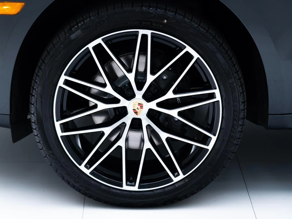 2026 Porsche Macan - Image 12 of 31