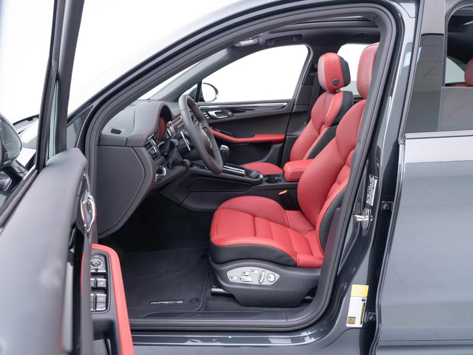 2026 Porsche Macan - Image 17 of 31