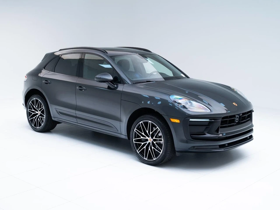 2026 Porsche Macan - Image 7 of 31