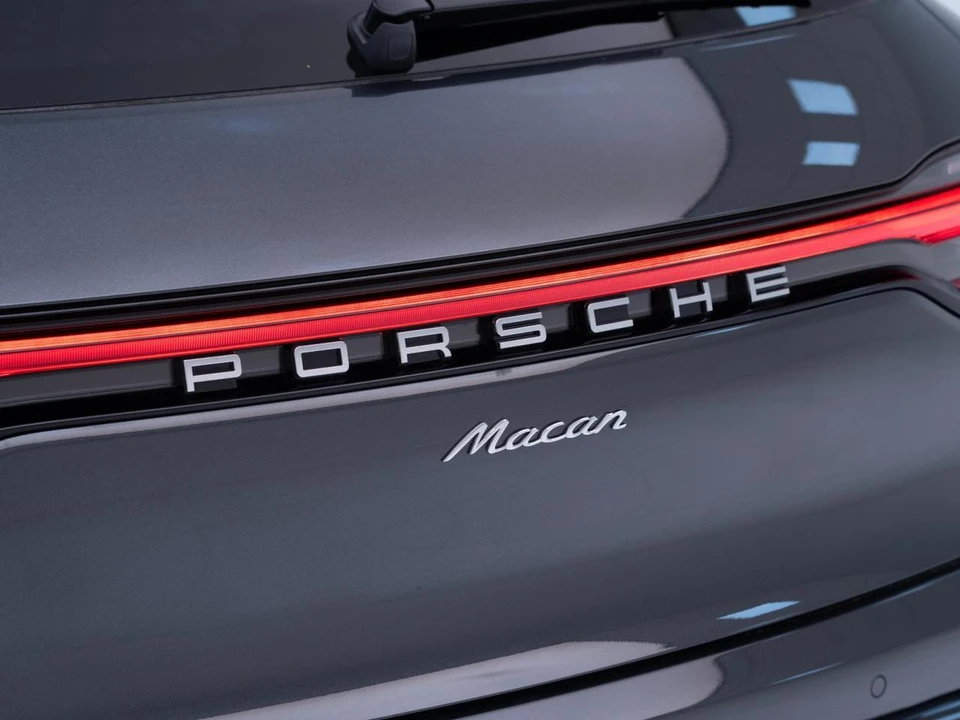 2026 Porsche Macan - Image 13 of 31