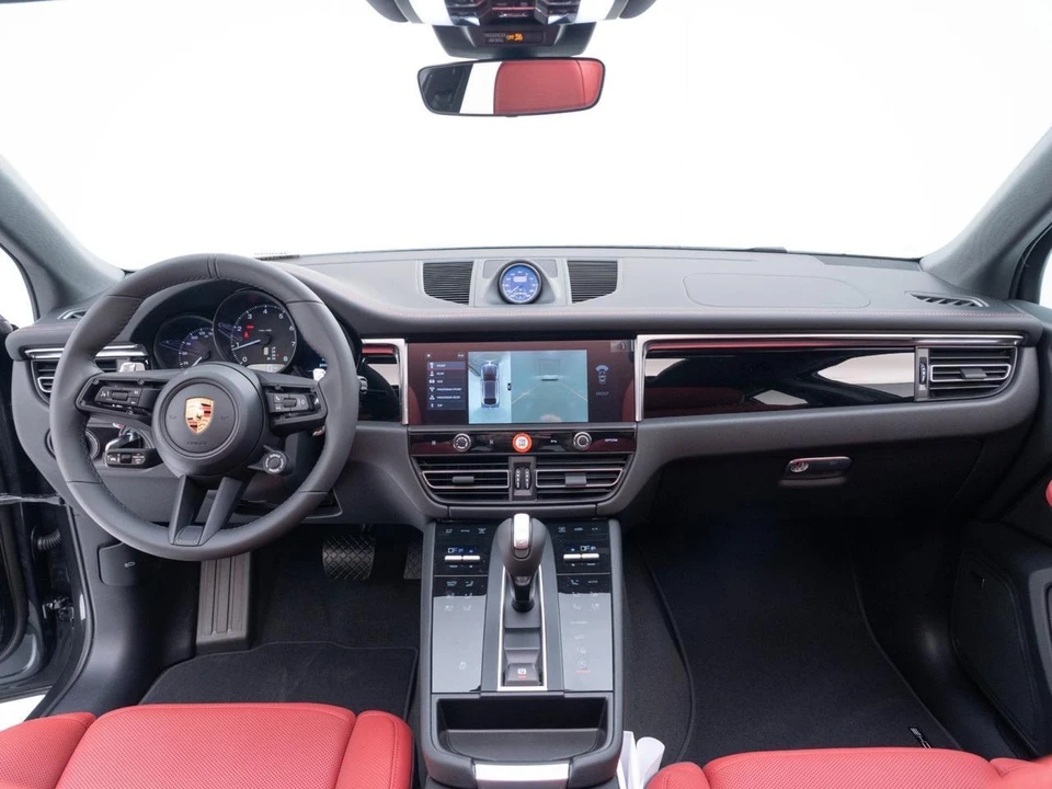 2026 Porsche Macan - Image 30 of 31