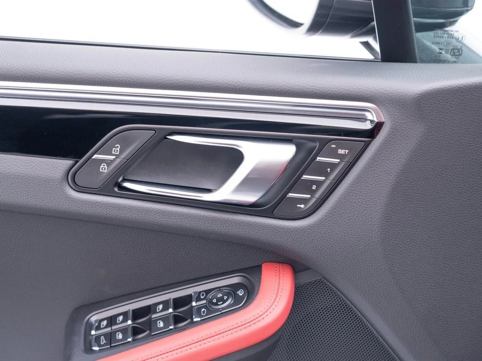 2026 Porsche Macan - Image 21 of 31