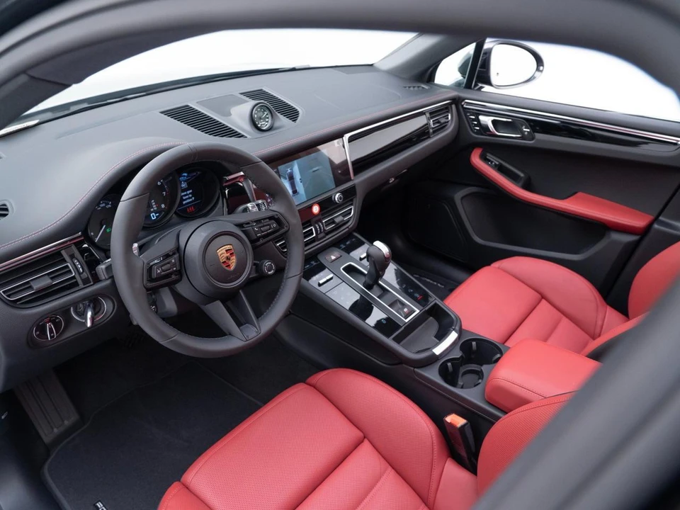 2026 Porsche Macan - Image 4 of 31