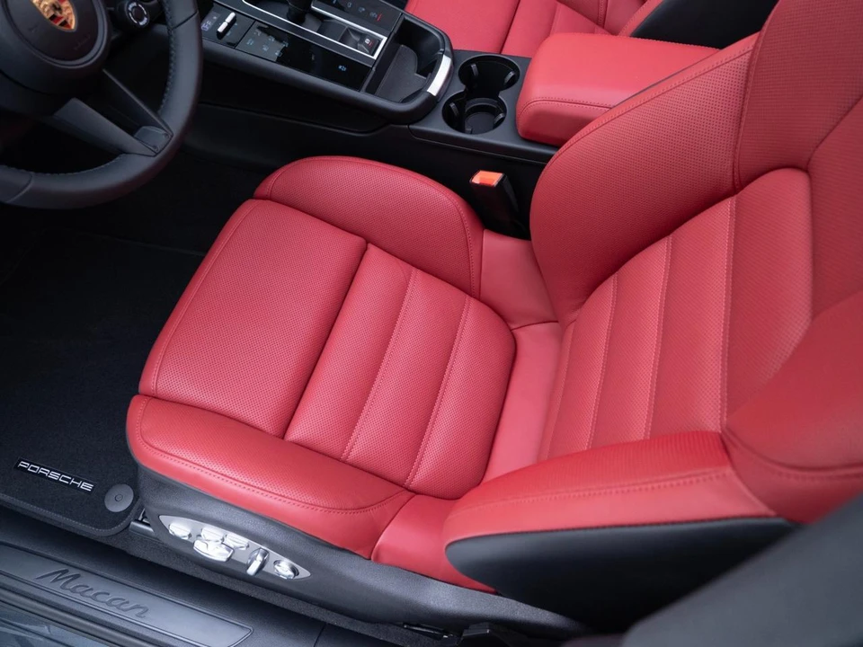 2026 Porsche Macan - Image 16 of 31