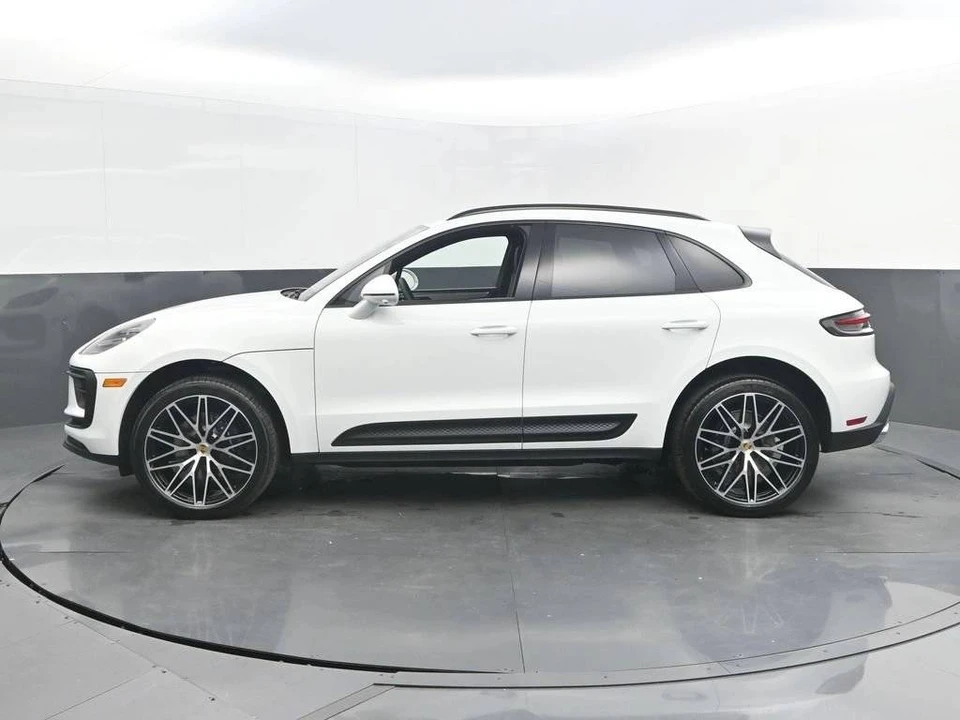 2026 Porsche Macan Electric - Image 2 of 5
