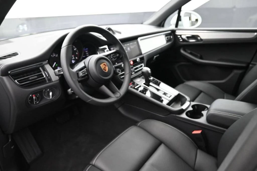 2026 Porsche Macan Electric - Image 4 of 5