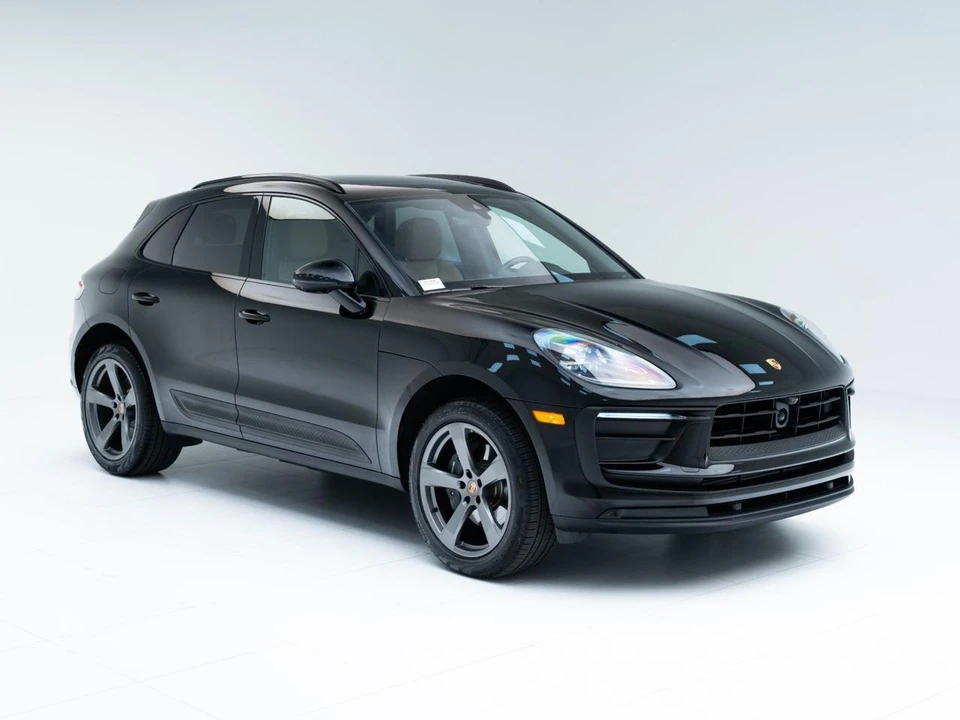 2026 Porsche Macan - Image 7 of 31