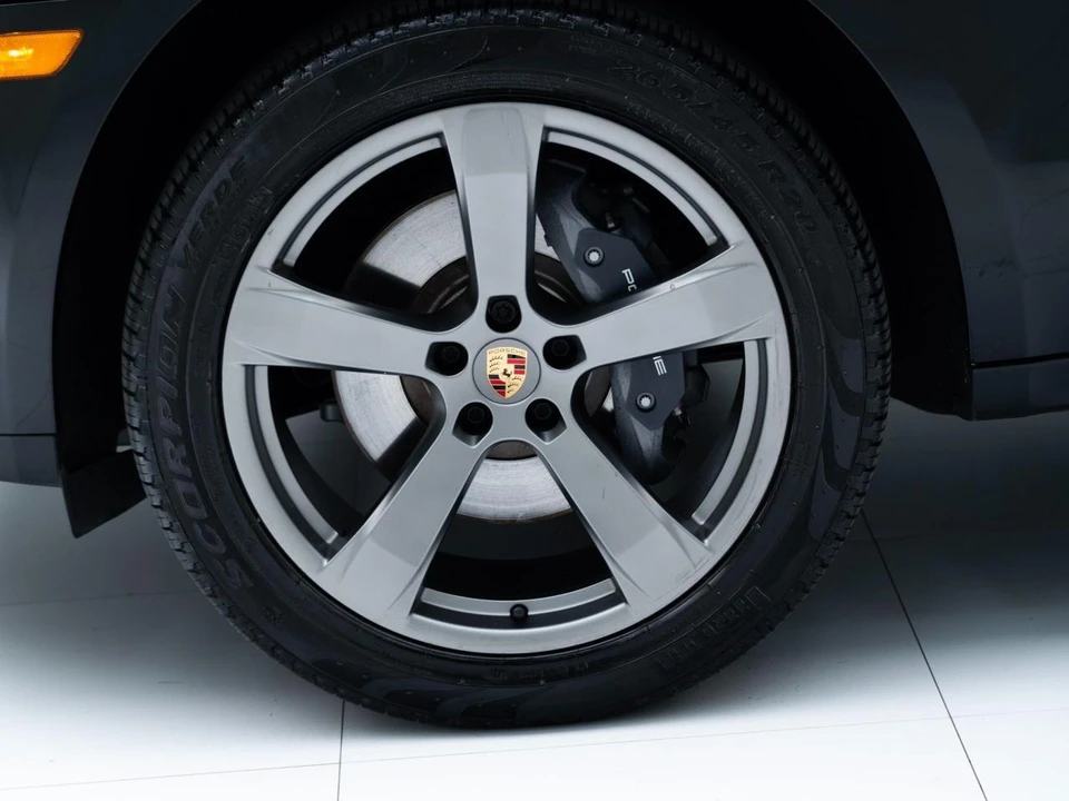 2026 Porsche Macan - Image 12 of 31