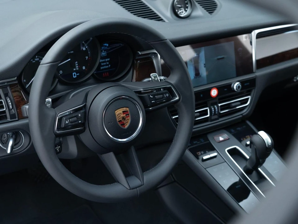2026 Porsche Macan - Image 19 of 31