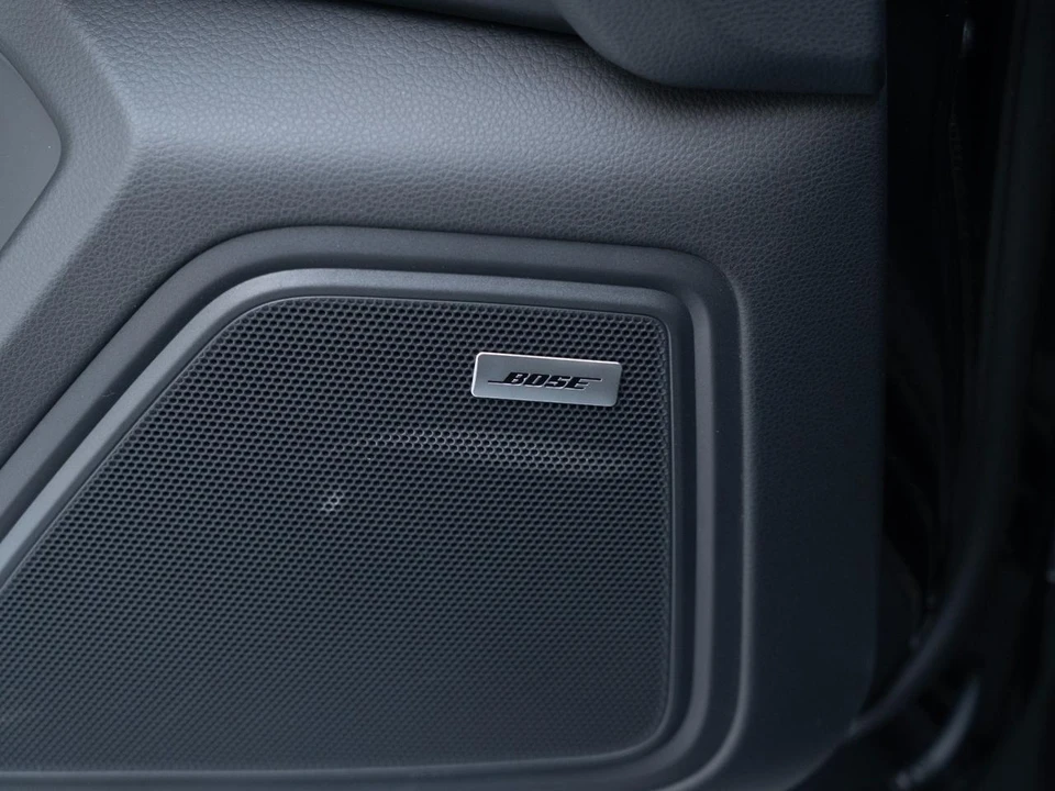 2026 Porsche Macan - Image 22 of 31