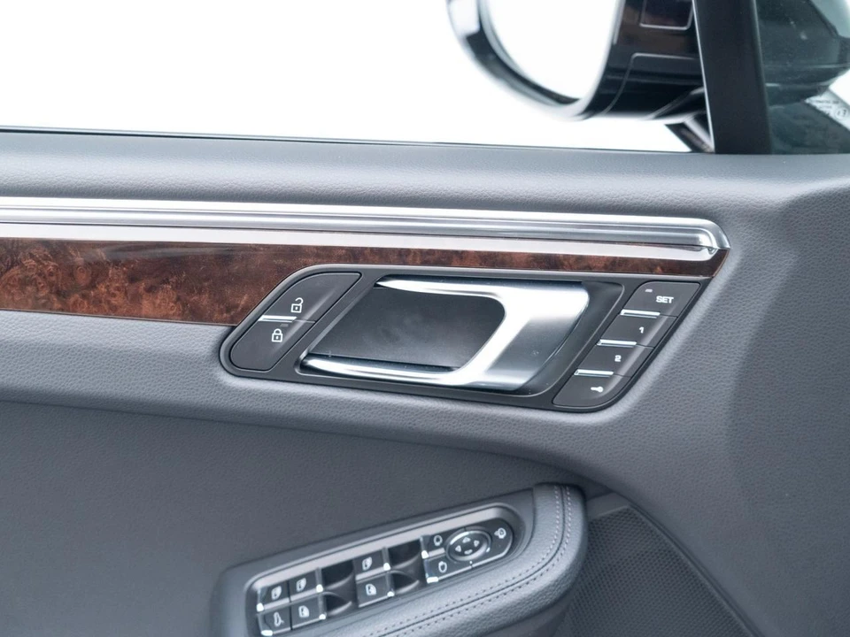 2026 Porsche Macan - Image 21 of 31