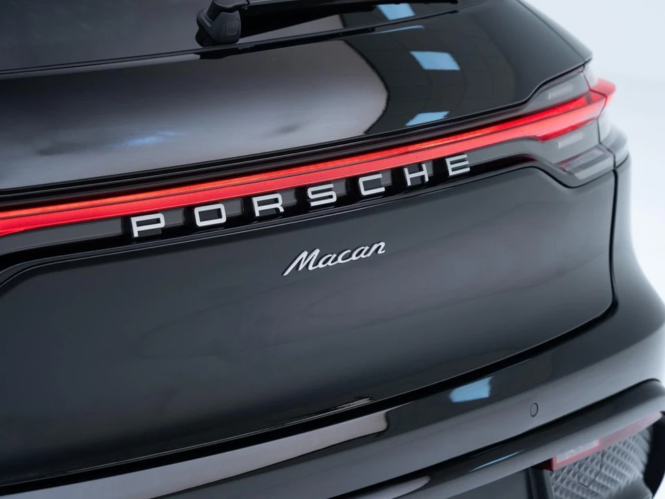2026 Porsche Macan - Image 13 of 31